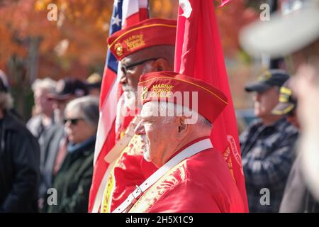 Milford, États-Unis.11 novembre 2021.Les anciens combattants marins sont à l'attention pendant la journée des anciens combattants.les anciens combattants sont venus en l'honneur de leurs camarades lors de la journée des anciens combattants à Milford, en Pennsylvanie.(Photo de Preston Ehrler/SOPA Images/Sipa USA) crédit: SIPA USA/Alay Live News Banque D'Images