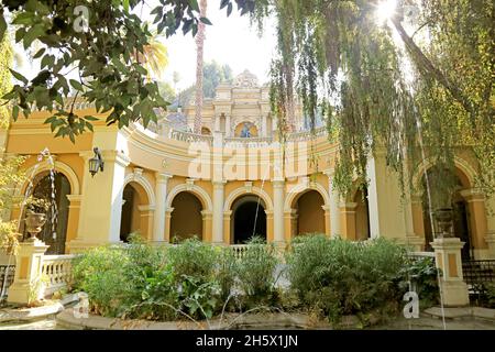 Incroyable entrée de Cerro Santa Lucia, le parc public historique dans le centre-ville de Santiago du Chili Banque D'Images