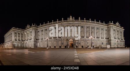 Vue en soirée du Palais Royal Palacio Real à Madrid, Espagne Banque D'Images