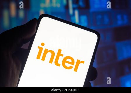 Sur cette photo, le logo Banco Inter s'affiche sur l'écran d'un smartphone. Banque D'Images