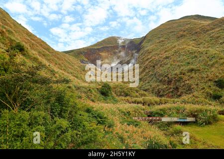 Zone de loisirs de Xiaoyoukeng (parc géologique avec évents à vapeur de soufre volcanique) à Yangmingshan, Taïwan Banque D'Images