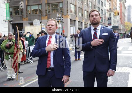 New York, N.Y/États-Unis – 11 novembre 2021 : Andrew Giuliani, fils de l'ancien maire de New York Rudy Giuliani, lors du défilé de la fête des anciens combattants sur la Cinquième Avenue à New York, le 11 novembre 2021.(Crédit : Gordon Donovan/Alamy Live News) Banque D'Images