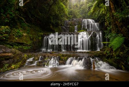 Purakaunui Falls, Catlins, île du Sud, Nouvelle-Zélande Banque D'Images