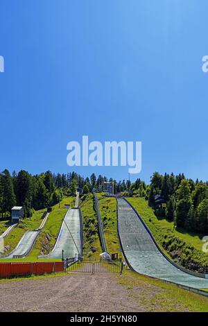 Europe, Allemagne, Bade-Wurtemberg, Hinterzarten, Adlerschanze,Adler-Skistadion Hinterzarten, Sprungschanzen, Sehenswürdigkeit, Tourismus, Bäume, Banque D'Images