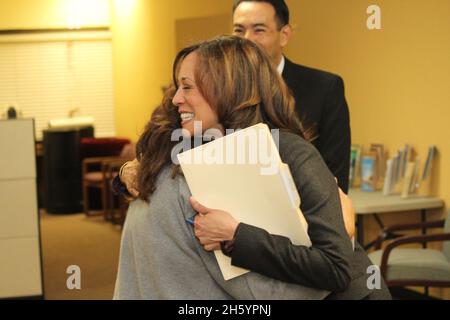 Les propriétaires ont assisté à une table ronde pour discuter de la crise de la fraude hypothécaire et partager leurs histoires avec le procureur général Kamala Harris. CA.19 janvier 2012 Banque D'Images