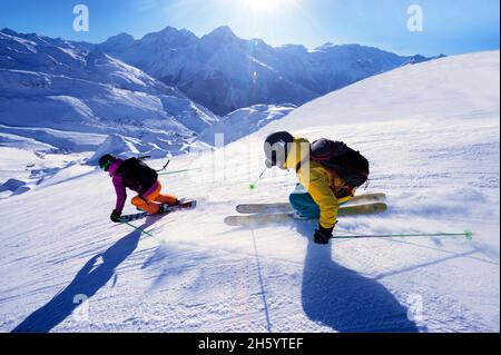 FRANCE, LA PLAGNE, SAVOIE ( 73 ), SKI SUR PISTE JUSQU'AU VILLAGE DE CHAMPAGNY EN VANOISE Banque D'Images