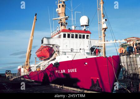 Le RV POLAR DUKE, un navire qui écrase la glace avec une coque renforcée ca.Mai 1989 Banque D'Images