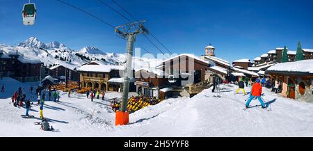 FRANCE, SAVOIE ( 73 ), BELLE PLAGNE DANS LE DOMAINE DE PARADISKI, STATION DE SKI VILLAGE Banque D'Images