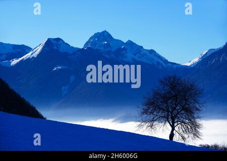 FRANCE, HAUTE SAVOIE ( 74 ), ANNECY, LE PARC NATUREL DE HTE BAUGES VU DU COL DE LA FORCLAZ AU-DESSUS DU LAC D'ANNECY Banque D'Images