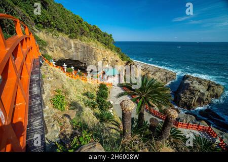 Sanctuaire Udo, situé sur la côte de Nichinan, au sud de la ville de Miyazaki, au Japon Banque D'Images