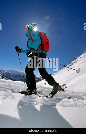 RAQUETTES À CHASSE DESERTE ET IZOARD PATHON HAUT DE BRUNISSARD, QUEYRAS, HAUTES ALPES, 05, FRANCE, Banque D'Images