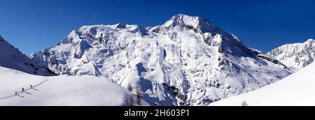 FRANCE, SAVOIE ( 73 ), SAINTE FOY TARENTAISE, SKI HORS PISTE APPELÉ LE MONAL DANS LA STATION DE SKI.SUR LE DOS LE MONT POURRI, SOMMET DANS LA NATION Banque D'Images