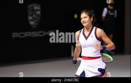 CLUJ-NAPOCA, ROUMANIE - 25 OCT 2021: Emma Raducanu de Grande-Bretagne en action pendant un match au tournoi international de tennis ouvert WTA Transylvania Banque D'Images