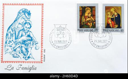 Lettre couverture annulée du premier jour, imprimée par la Cité du Vatican, qui montre sa famille, vers 1971. Banque D'Images