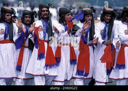 Pakistan, Balouchistan, foire annuelle de chameaux de Sibi, groupe folklorique Banque D'Images