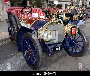 Vue d'une 1904, Fiat Roi-de-Belges Tourer, participant au Regents Street Motor Show Concourse d'Elegance, novembre 2021 Banque D'Images