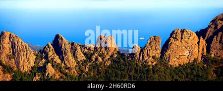 FRANCE, CORSE ( 2A ), ZONZA, PAYSAGE SUR LE CÉLÈBRE SENTIER GR20 AUX AIGUILLES DE BAVELLA Banque D'Images