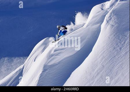 FRANCE, SAVOIE (73), LA ROSIÈRE, VAGUES DU VENT, HORS PISTE DANS LA RÉGION APPELÉE VALLÉE DES PONTEILLES, MR Banque D'Images