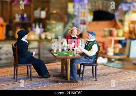 FRANCE, VAR (83), TRIGANCE, SANTONS TRADITIONNELS DANS LE RESTAURANT LE RELAIS DES BALCONS DANS LE PARC NATUREL DU VERDON Banque D'Images