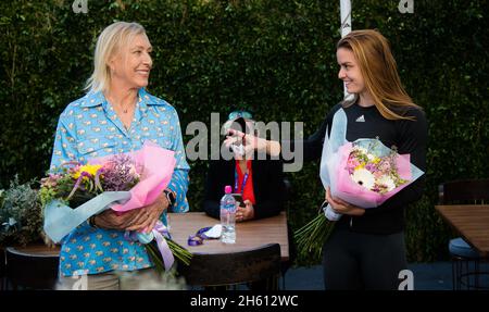 Guadalajara, Mexique.11 novembre 2021.Maria Sakkari de Grèce et Martina Navratilova lors d'une rencontre et d'un accueil aux 2021 finales de l'Akron WTA Guadalajara, Masters WTA tennis Tournament le 11 novembre 2021 à Guadalajara, Mexique - photo: Rob Prange/DPPI/LiveMedia crédit: Agence photo indépendante/Alay Live News Banque D'Images