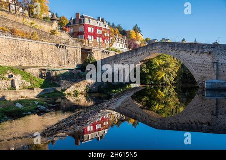 Au soleil du matin, Pont notre Dame, un pont médiéval du XIIe siècle au-dessus du Lot à Mende, Lozère, Banque D'Images