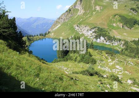 Vue sur la Seealpsee dans les Alpes Allgäu près d'Oberstdorf Banque D'Images
