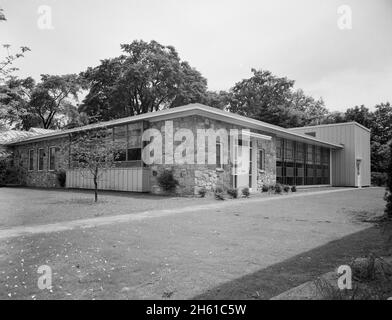 Extérieur de la bibliothèque publique de New Canaan, New Canaan, Connecticut; 1953 Banque D'Images