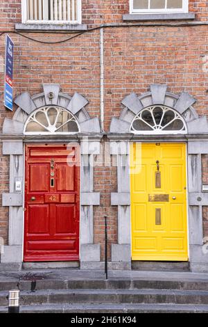Portes de style géorgien à Kilkenny, comté de Kilkenny, Irlande Banque D'Images