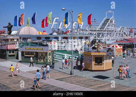Morey's and Hunt's Piers, Wildwood, New Jersey; env.1978. Banque D'Images