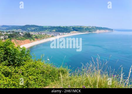 Seaton Devon vue aérienne de la plage depuis le sentier de la côte sud-ouest au-dessus de la plage de Seaton un mélange de galets de sable et de galets Seaton Bay England UK GB Europe Banque D'Images