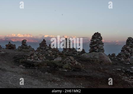 Des piles de pierres dans les montagnes du Tyrol du Sud. sarntal vale sarentino Banque D'Images