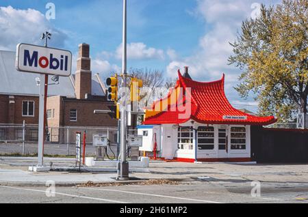 Seneca Mobil, West Allis, Wisconsin ; env.1977. Banque D'Images