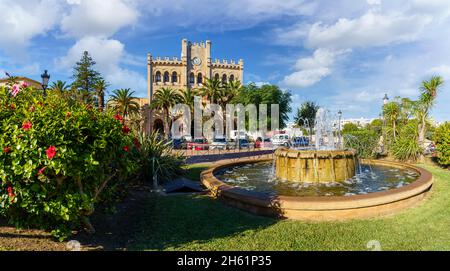 Paysage avec vieille ville de Ciutadella de Minorque, île de Minorque, SPAI Banque D'Images