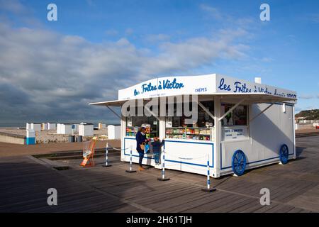 Le Havre, France - 13 octobre 2021 : les Frites un Victor sur la plage du Havre.Ce restaurant historique, situé sur la promenade de la plage, propose un frie Banque D'Images