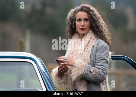 MAID (de gauche à droite) ANDIE MACDOWELL comme PAULA dans l'épisode 103 de 'Maid' photo Credit: Ricardo Hubbs / Netflix / The Hollywood Archive Banque D'Images