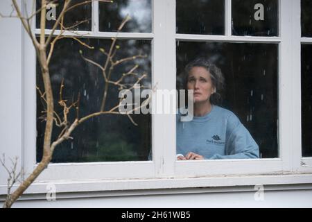 MAID (de gauche à droite) ANDIE MACDOWELL comme PAULA dans l'épisode 108 de 'Maid' photo Credit: Ricardo Hubbs / Netflix / The Hollywood Archive Banque D'Images