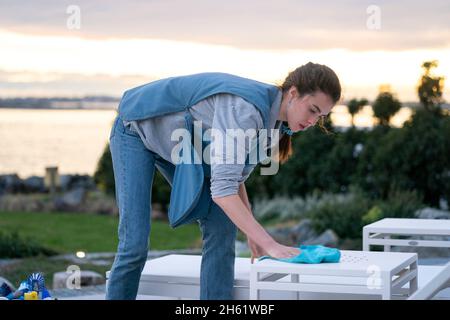 MAID (de gauche à droite) MARGARET QUALLEY comme ALEX dans l'épisode 101 de 'Maid' photo Credit: Ricardo Hubbs / Netflix / The Hollywood Archive Banque D'Images