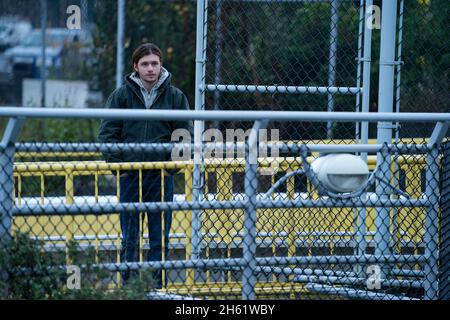 MAID (de gauche à droite) NICK ROBINSON comme SEAN dans l'épisode 104 de 'Maid' photo Credit: Ricardo Hubbs / Netflix / The Hollywood Archive Banque D'Images