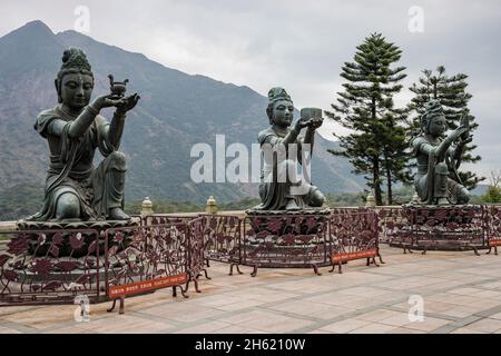 les dieux bouddhistes de bronze fguren au bouddha tian tan, six vertus de paramita Banque D'Images