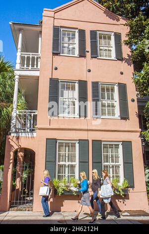 Charleston Caroline du Sud, quartier historique Queen Street, maison résidence véranda unique vernaculaire architecture piétons volets Banque D'Images