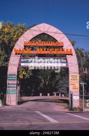 Entrée au musée de cire de Briarhurst, B-24, Manitou Springs, Colorado; env.1980 Banque D'Images