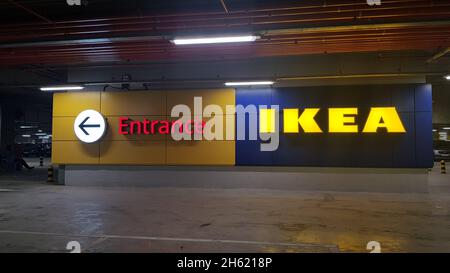 Mumbai, Maharashtra, Inde, novembre 11 2021 : panneaux Mumbai Ikea à l'entrée.Les clients reviennent en grand nombre après que les restrictions Covid ont été prises Banque D'Images