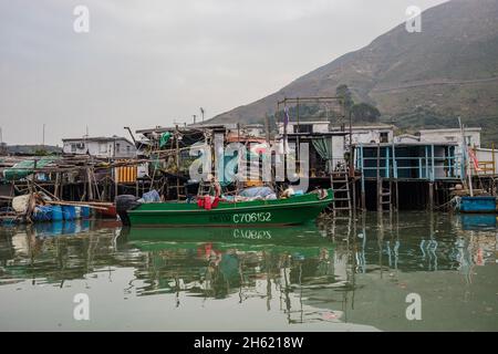 maisons de pêcheurs en pilotis dans la baie, village de pêcheurs traditionnel de tai o, lantau Banque D'Images