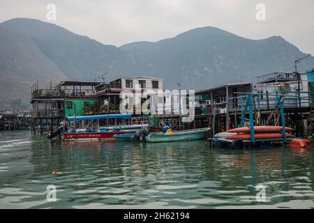 maisons de pêcheurs en pilotis dans la baie, village de pêcheurs traditionnel de tai o, lantau Banque D'Images