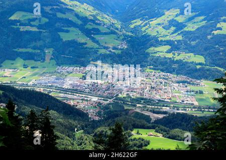 autriche,tyrol,gnadenwald,walder alm,vue,wattens,swarovski,mondes cristallins,alpes,paysage de montagne,prairies,maisons,communauté,vue sur le lieu,vue d'ensemble,du dessus Banque D'Images