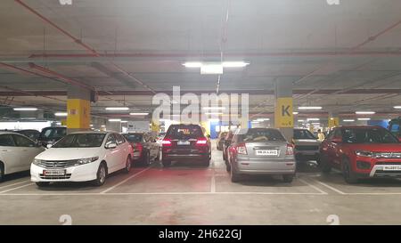 Mumbai, Maharashtra, Inde, novembre 11 2021: Mumbai Ikea parking avec plein de voitures.Les clients reviennent en grand nombre après les restrictions Covid Banque D'Images