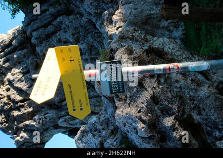 panneau pendant la randonnée au sommet du kampenwand (1669 m) dans le chiemgau, les alpes de chiemgau, près d'aschau, haute-bavière, bavière, sud de l'allemagne, allemagne Banque D'Images