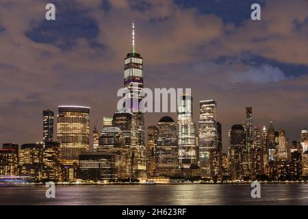 vue de la ville de jersey à lower manhattan avec un centre de commerce one world, new york, new york state, usa Banque D'Images