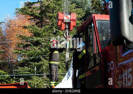 Le transport de la tête à fusible du téléphérique, la preuve la plus importante dans le téléphérique de Mottarone a incité l'essai. Banque D'Images