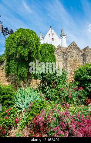 château église à ingelheim avec cimetière, entouré de murs de protection avec des remparts Banque D'Images